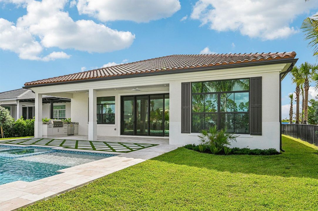37-web-or-mls-Le Christine Dr-0706-037