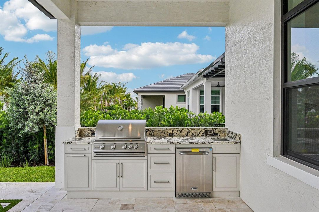 34-web-or-mls-Le Christine Dr-0706-034