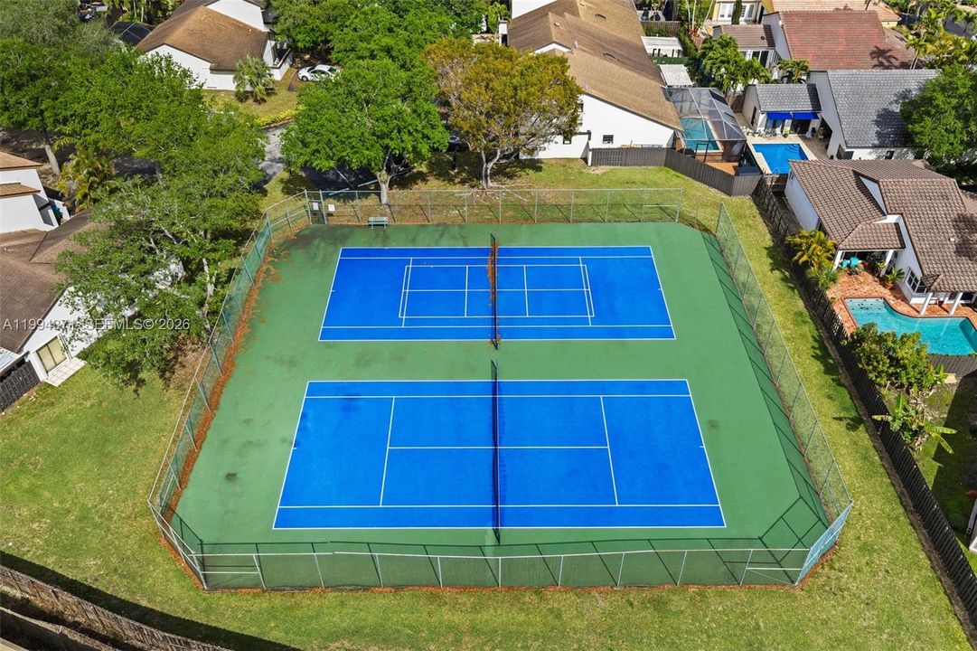 Community Pickleball and Tennis courts