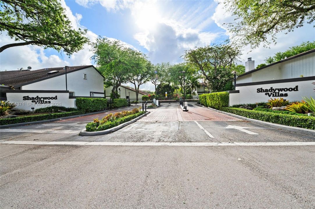 Shadywood community gated entry