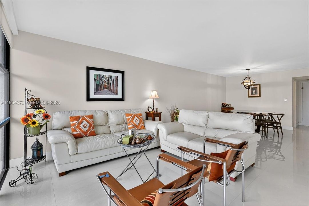 En Venta: $315,000 (2 camas, 2 baños, 1130 Pies cuadrados)