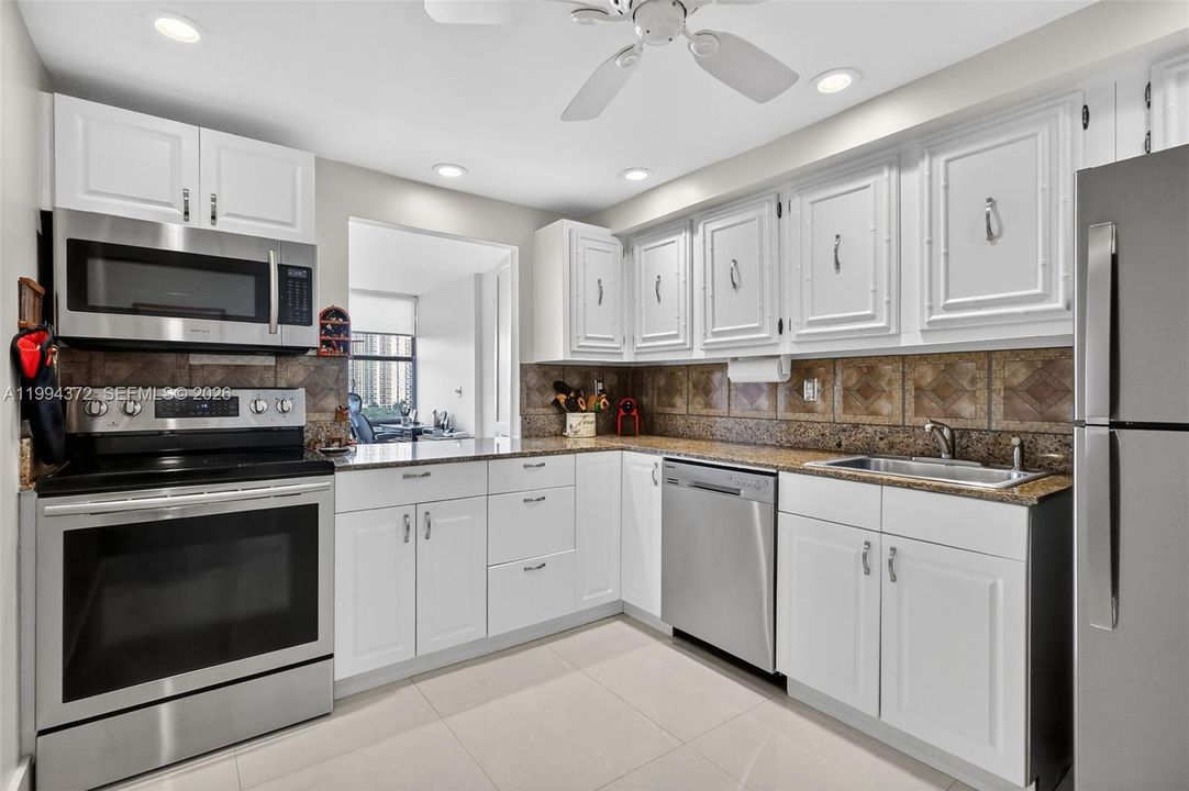 En Venta: $315,000 (2 camas, 2 baños, 1130 Pies cuadrados)