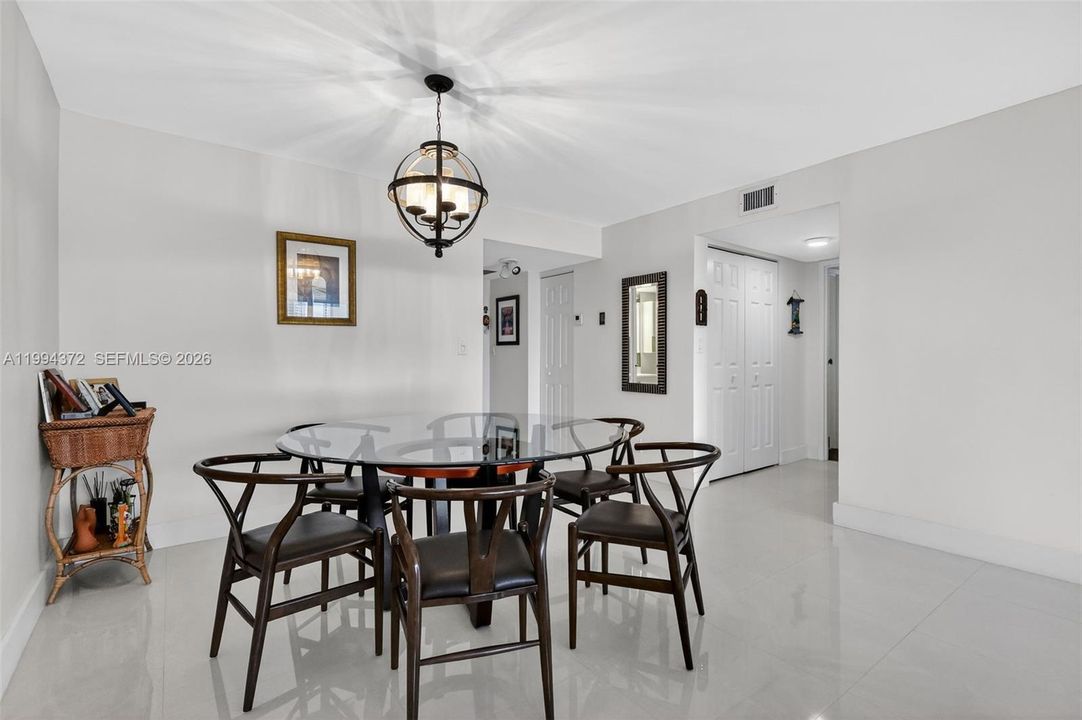 En Venta: $315,000 (2 camas, 2 baños, 1130 Pies cuadrados)