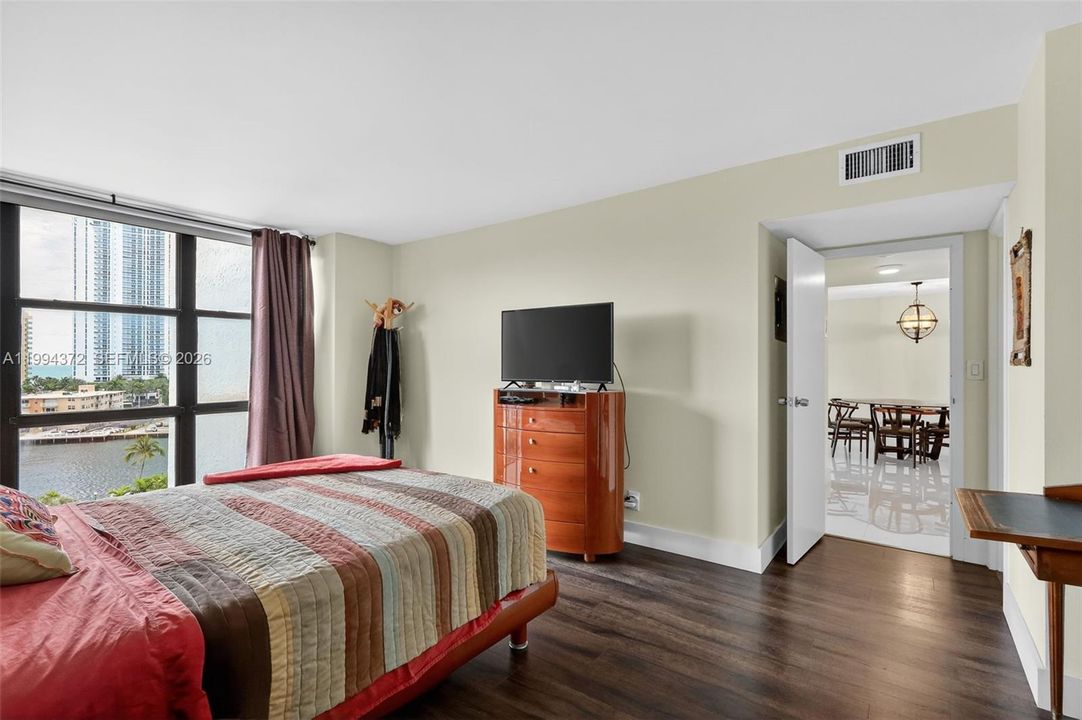 En Venta: $315,000 (2 camas, 2 baños, 1130 Pies cuadrados)