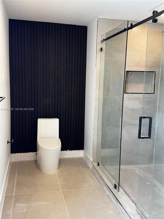Activo con contrato: $850,000 (4 camas, 2 baños, 2208 Pies cuadrados)