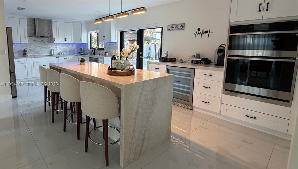 Activo con contrato: $850,000 (4 camas, 2 baños, 2208 Pies cuadrados)