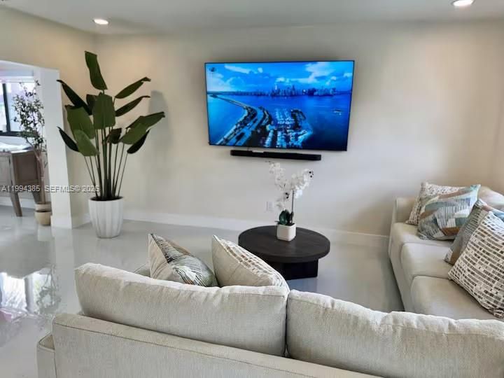 Activo con contrato: $850,000 (4 camas, 2 baños, 2208 Pies cuadrados)