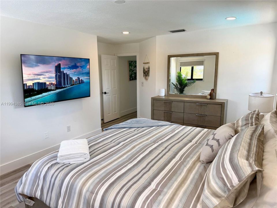 Activo con contrato: $850,000 (4 camas, 2 baños, 2208 Pies cuadrados)