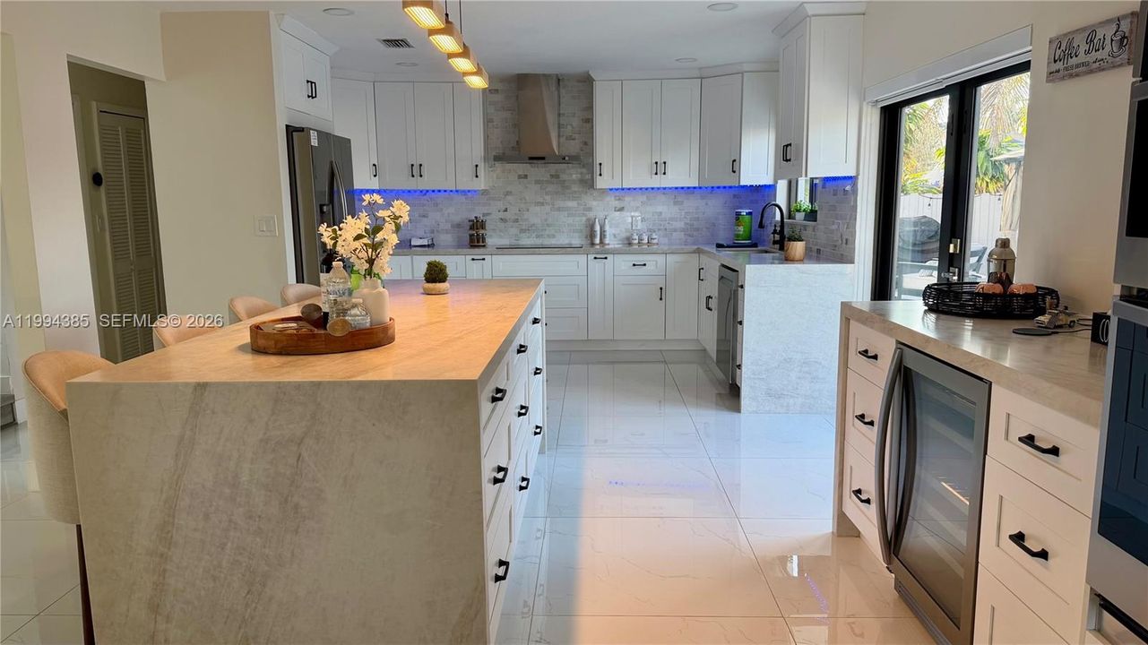 Activo con contrato: $850,000 (4 camas, 2 baños, 2208 Pies cuadrados)