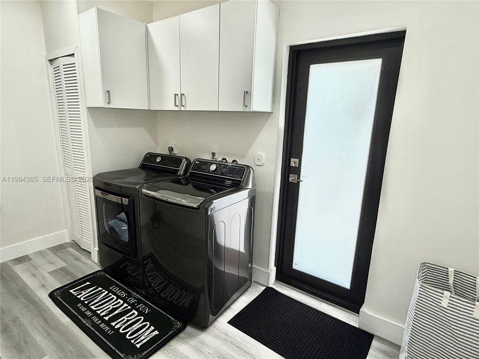 Activo con contrato: $850,000 (4 camas, 2 baños, 2208 Pies cuadrados)