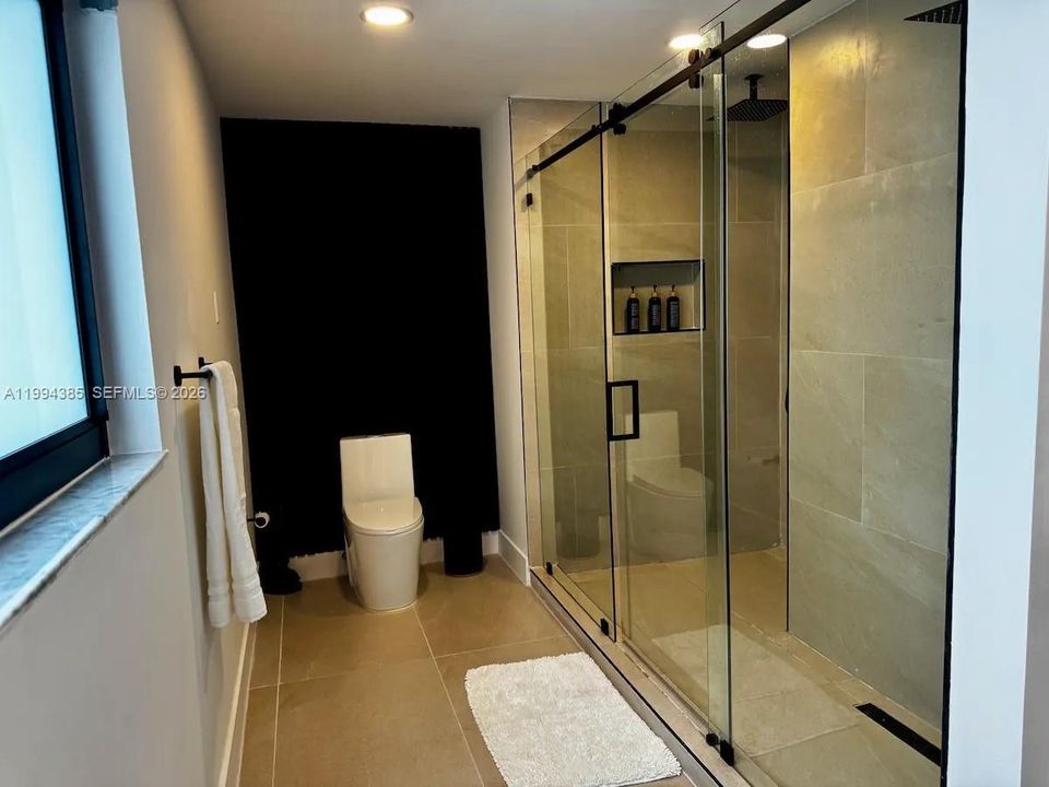 Activo con contrato: $850,000 (4 camas, 2 baños, 2208 Pies cuadrados)