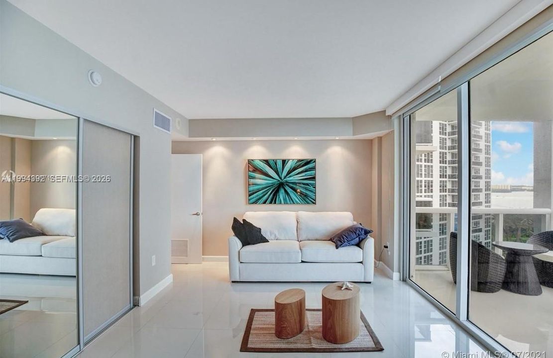Activo con contrato: $1,050,000 (2 camas, 2 baños, 1056 Pies cuadrados)