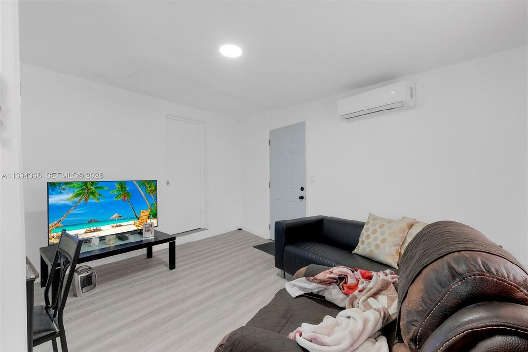 Vendido Recientemente: $574,900 (3 camas, 2 baños, 1336 Pies cuadrados)