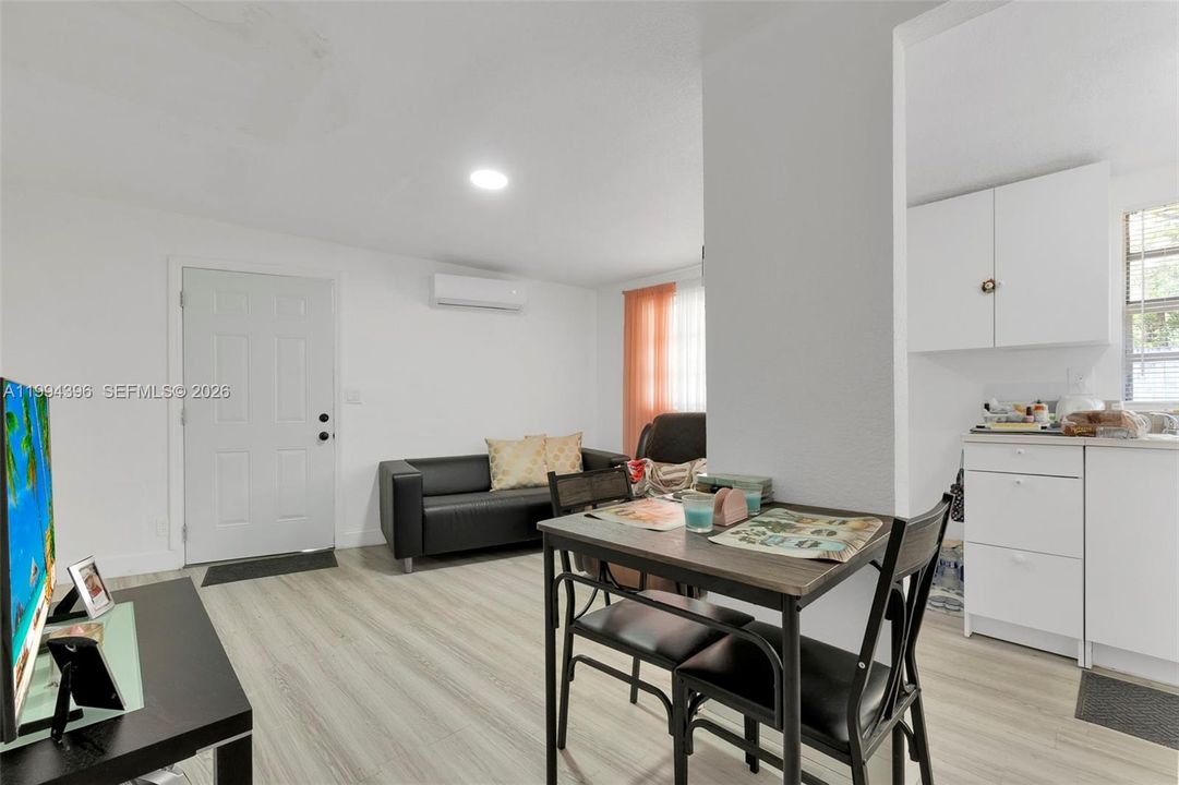 Vendido Recientemente: $574,900 (3 camas, 2 baños, 1336 Pies cuadrados)