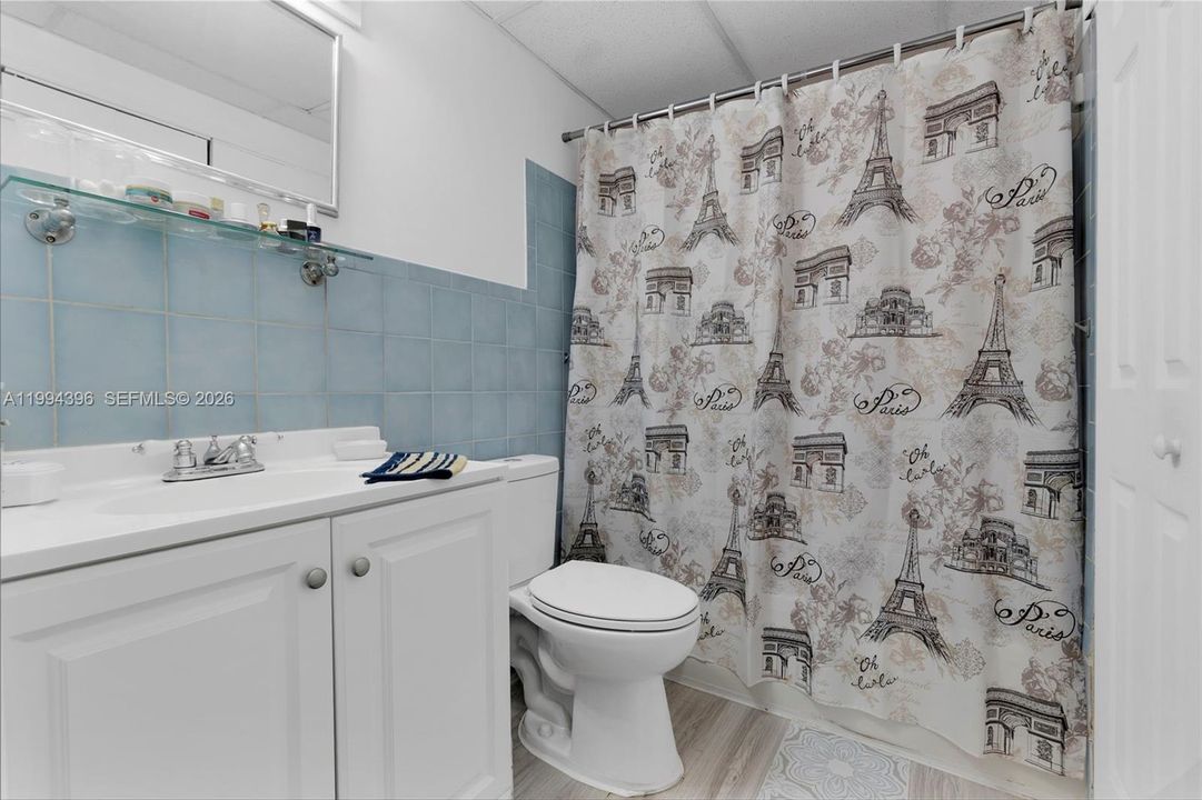 Vendido Recientemente: $574,900 (3 camas, 2 baños, 1336 Pies cuadrados)