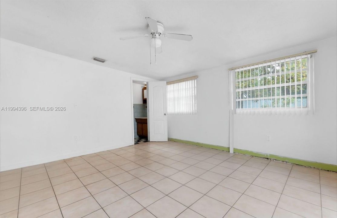 Vendido Recientemente: $574,900 (3 camas, 2 baños, 1336 Pies cuadrados)