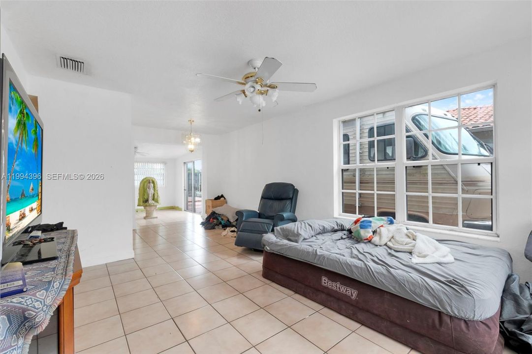 Vendido Recientemente: $574,900 (3 camas, 2 baños, 1336 Pies cuadrados)