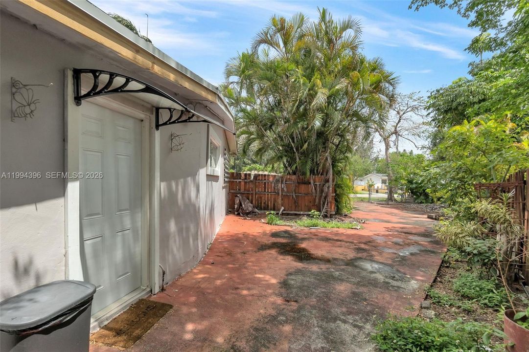 Vendido Recientemente: $574,900 (3 camas, 2 baños, 1336 Pies cuadrados)