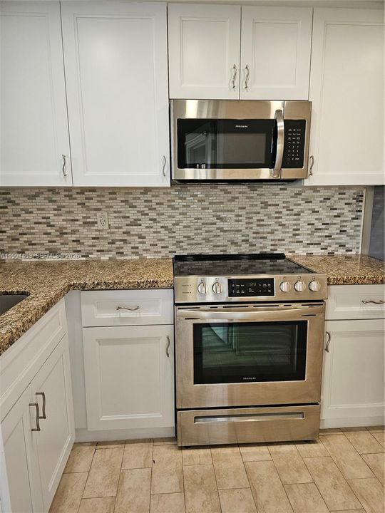 Active With Contract: $1,500 (1 beds, 1 baths, 765 Square Feet)