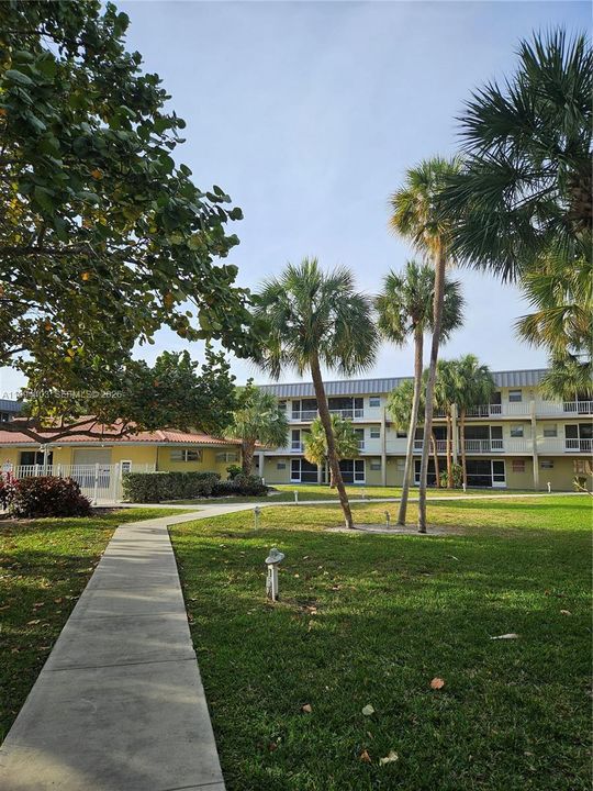Active With Contract: $1,500 (1 beds, 1 baths, 765 Square Feet)