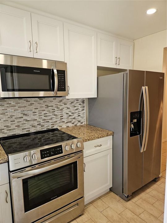 Active With Contract: $1,500 (1 beds, 1 baths, 765 Square Feet)