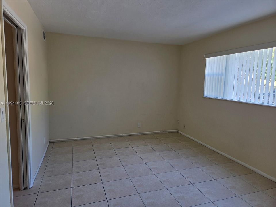 Active With Contract: $1,500 (1 beds, 1 baths, 765 Square Feet)