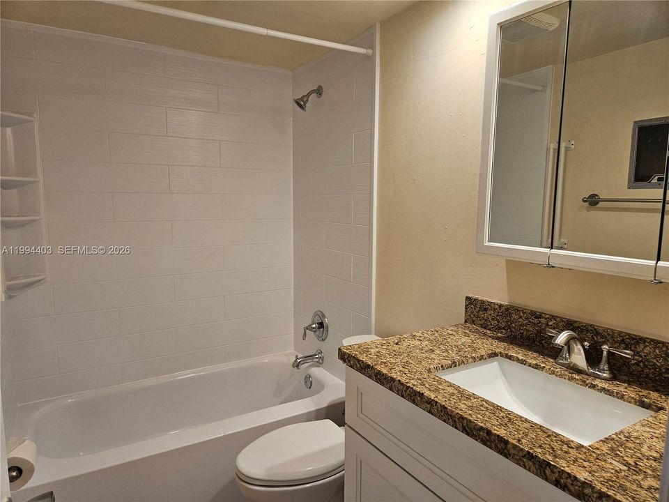Active With Contract: $1,500 (1 beds, 1 baths, 765 Square Feet)