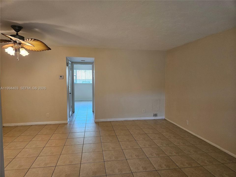 Active With Contract: $1,500 (1 beds, 1 baths, 765 Square Feet)