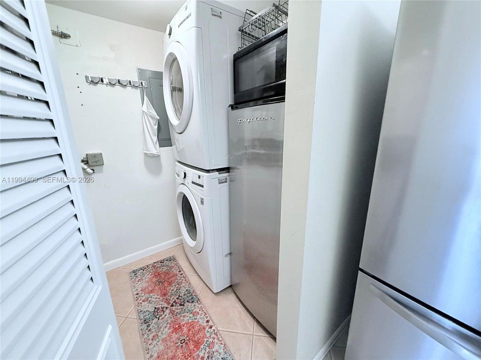 На продажу: $149,500 (2 спален, 1 ванн, 935 Квадратных фут)