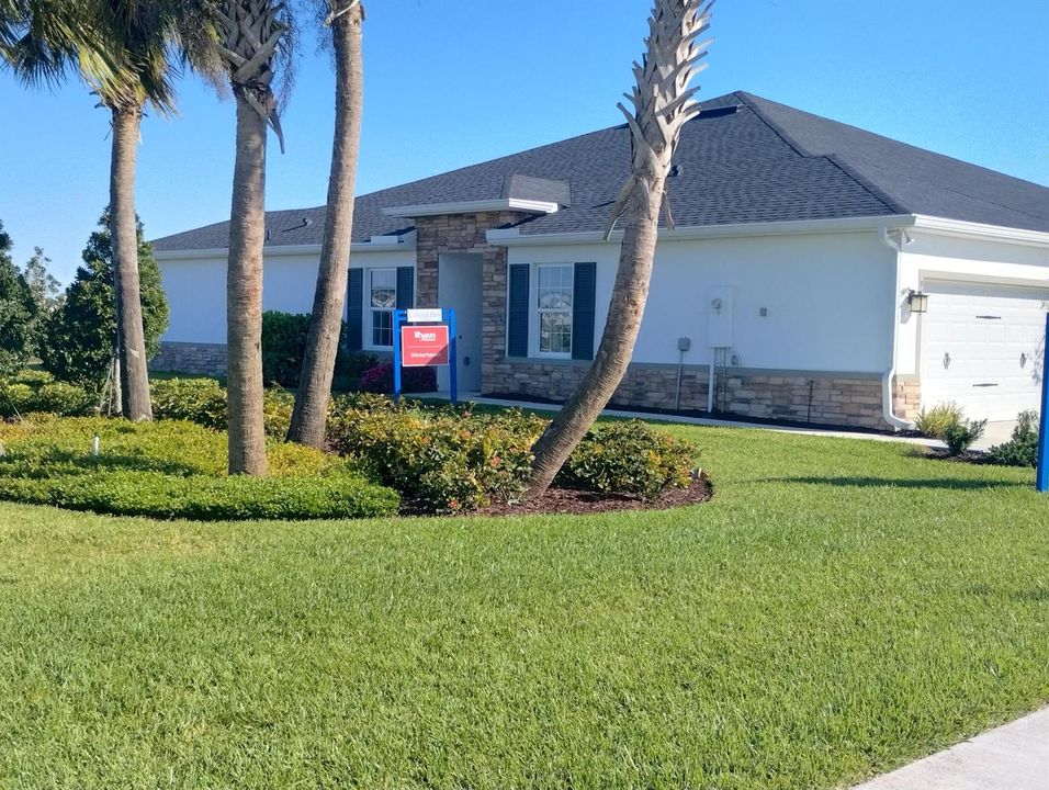 Spacious side yard