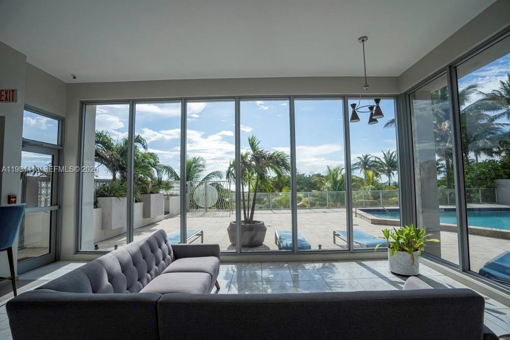 出租: $3,850 (2 贝兹, 2 浴室, 1195 平方英尺)