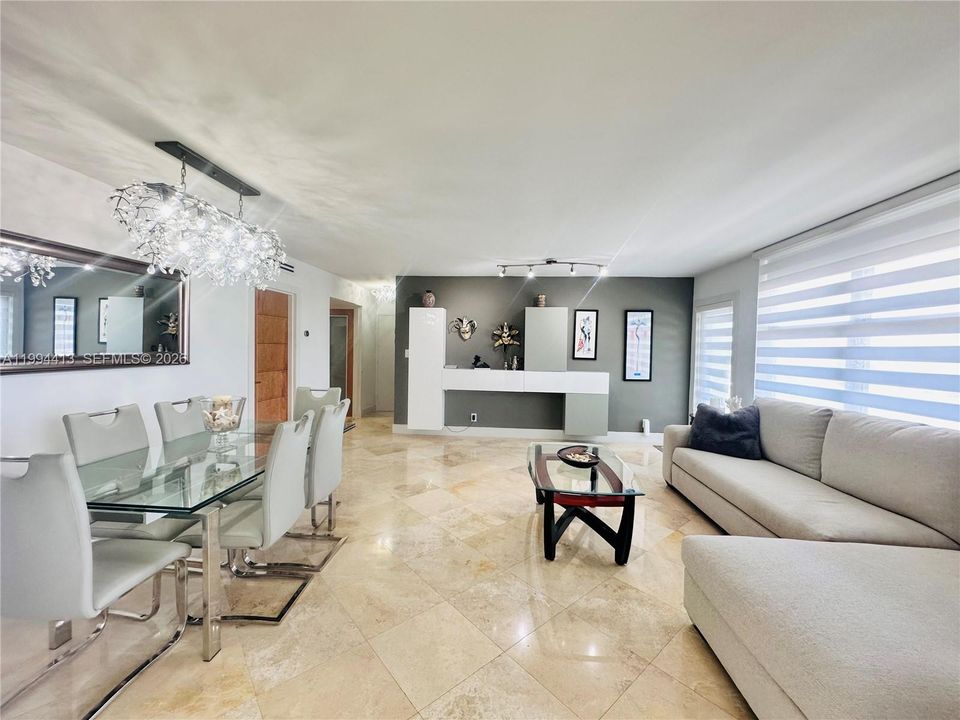 出租: $3,850 (2 贝兹, 2 浴室, 1195 平方英尺)