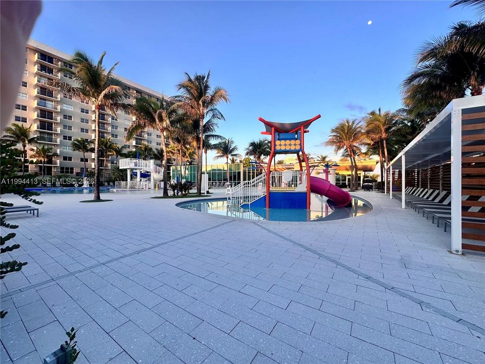 出租: $3,850 (2 贝兹, 2 浴室, 1195 平方英尺)