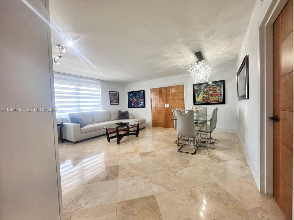 出租: $3,850 (2 贝兹, 2 浴室, 1195 平方英尺)