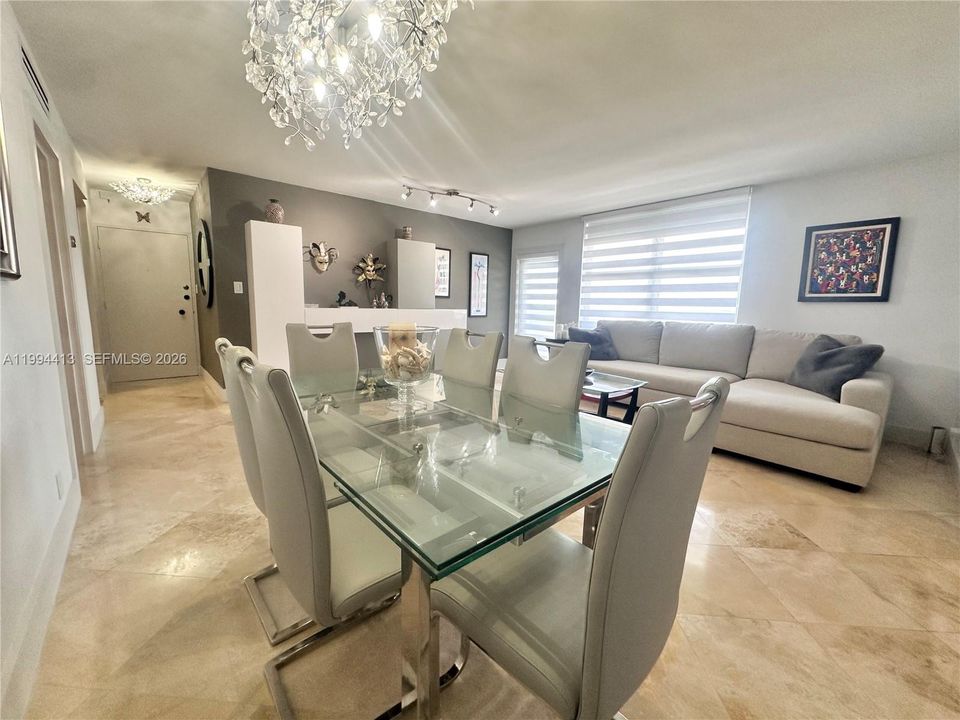 出租: $3,850 (2 贝兹, 2 浴室, 1195 平方英尺)