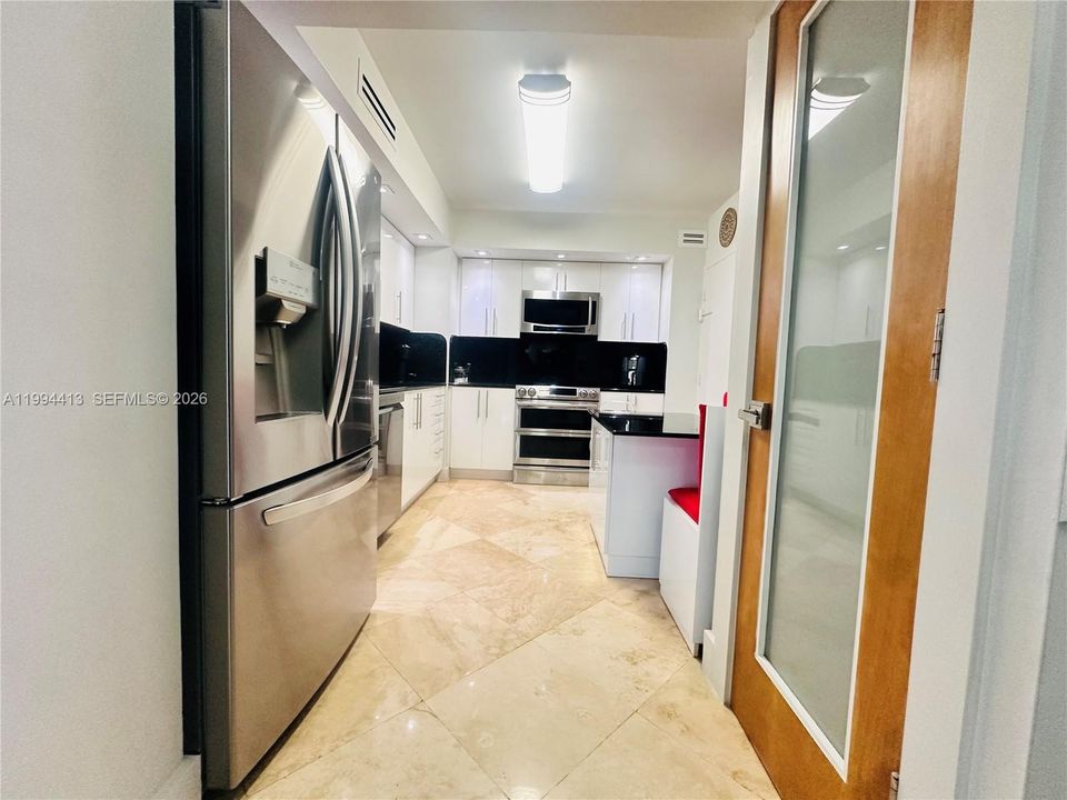 出租: $3,850 (2 贝兹, 2 浴室, 1195 平方英尺)