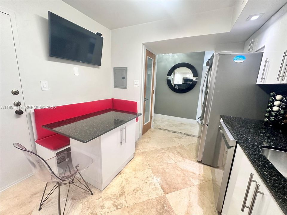 出租: $3,850 (2 贝兹, 2 浴室, 1195 平方英尺)