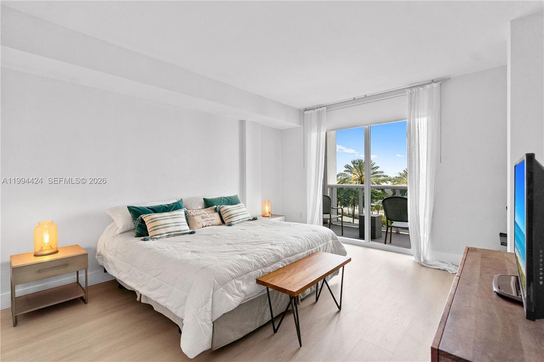 Activo con contrato: $657,000 (1 camas, 1 baños, 896 Pies cuadrados)
