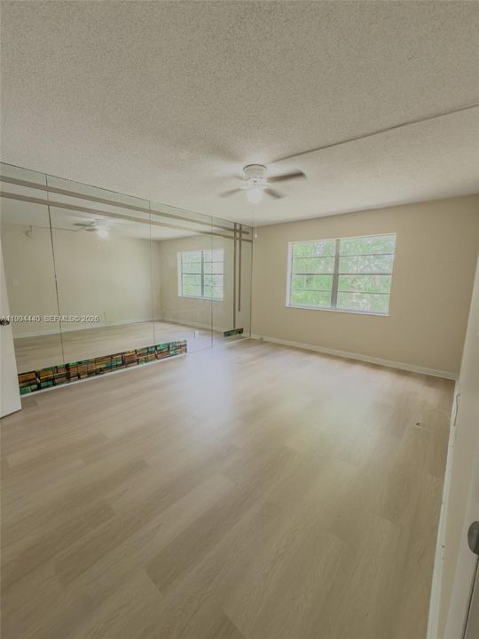 В аренду: $2,300 (2 спален, 2 ванн, 1099 Квадратных фут)