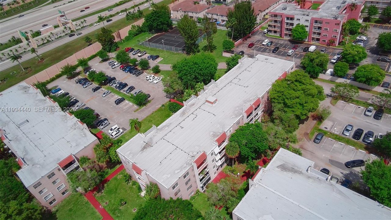 В аренду: $2,300 (2 спален, 2 ванн, 1099 Квадратных фут)