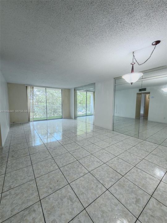 В аренду: $2,300 (2 спален, 2 ванн, 1099 Квадратных фут)