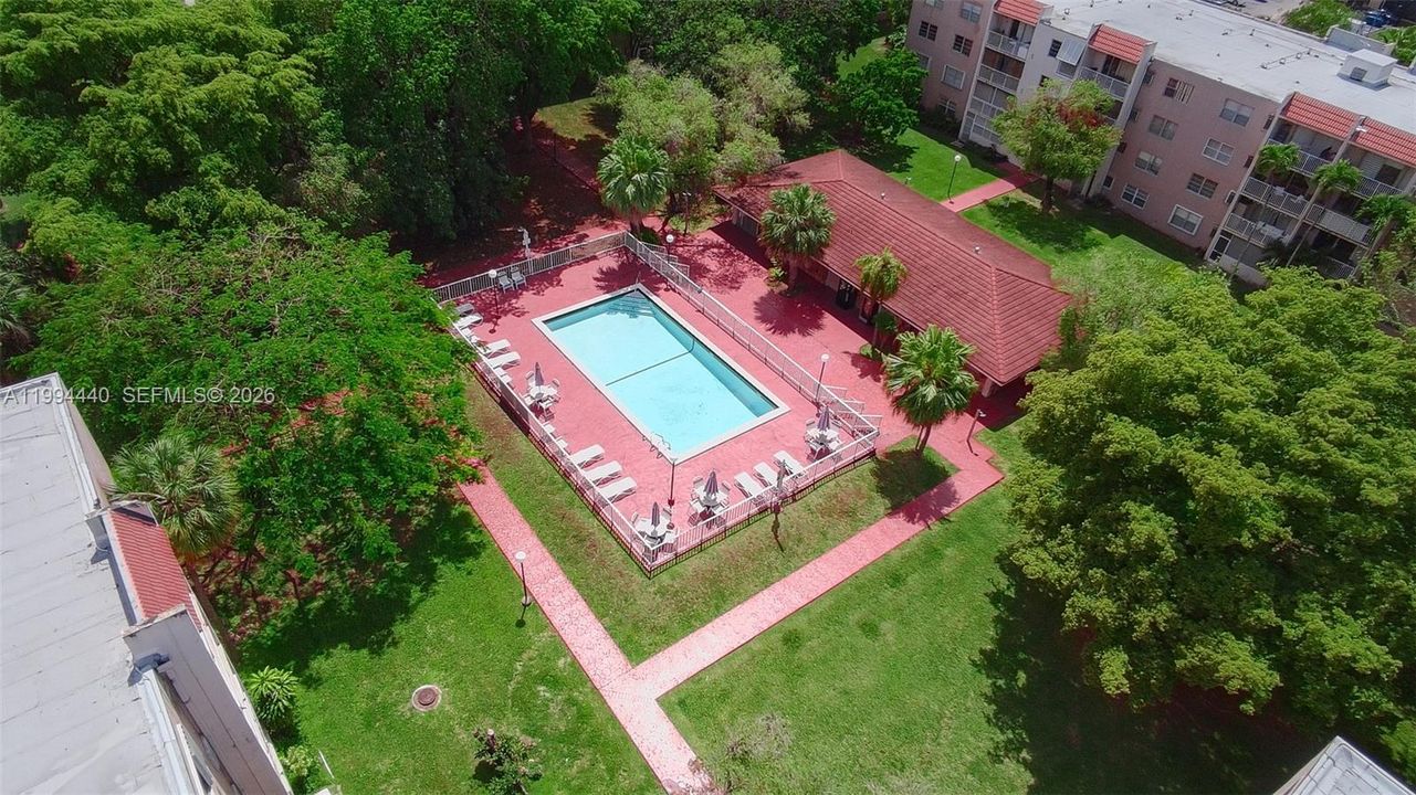 В аренду: $2,300 (2 спален, 2 ванн, 1099 Квадратных фут)