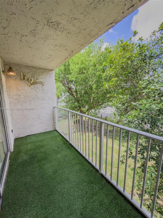 В аренду: $2,300 (2 спален, 2 ванн, 1099 Квадратных фут)