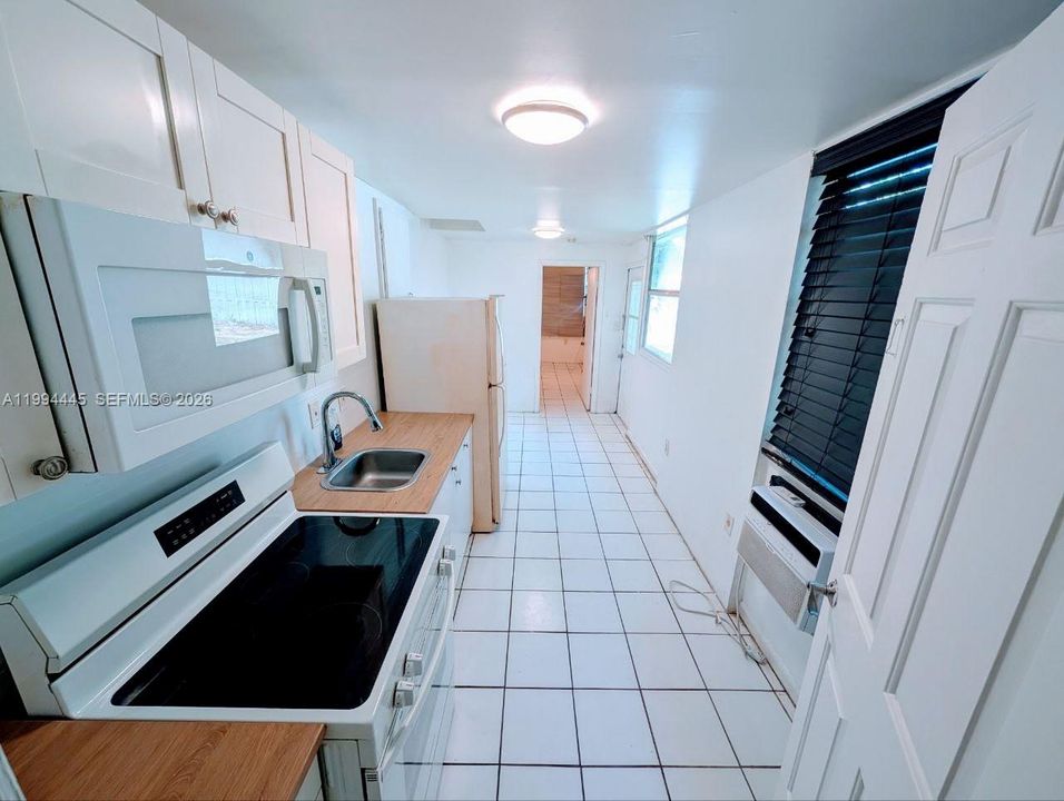 Active With Contract: $1,150 (1 beds, 1 baths, 2915 Square Feet)