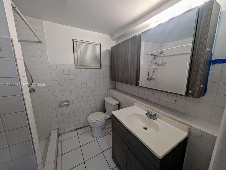 Active With Contract: $1,150 (1 beds, 1 baths, 2915 Square Feet)