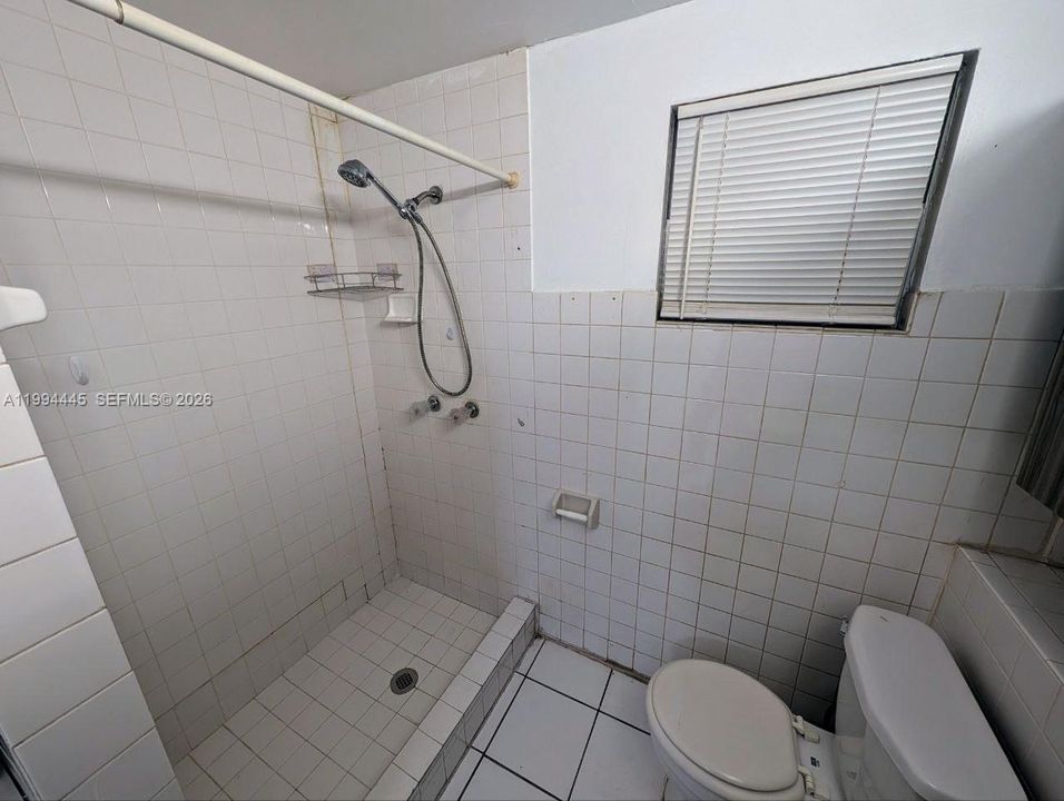 Active With Contract: $1,150 (1 beds, 1 baths, 2915 Square Feet)