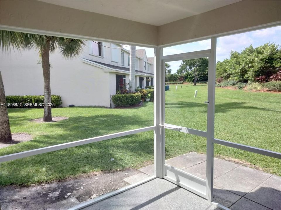 For Sale: $410,000 (2 beds, 2 baths, 1110 Square Feet)