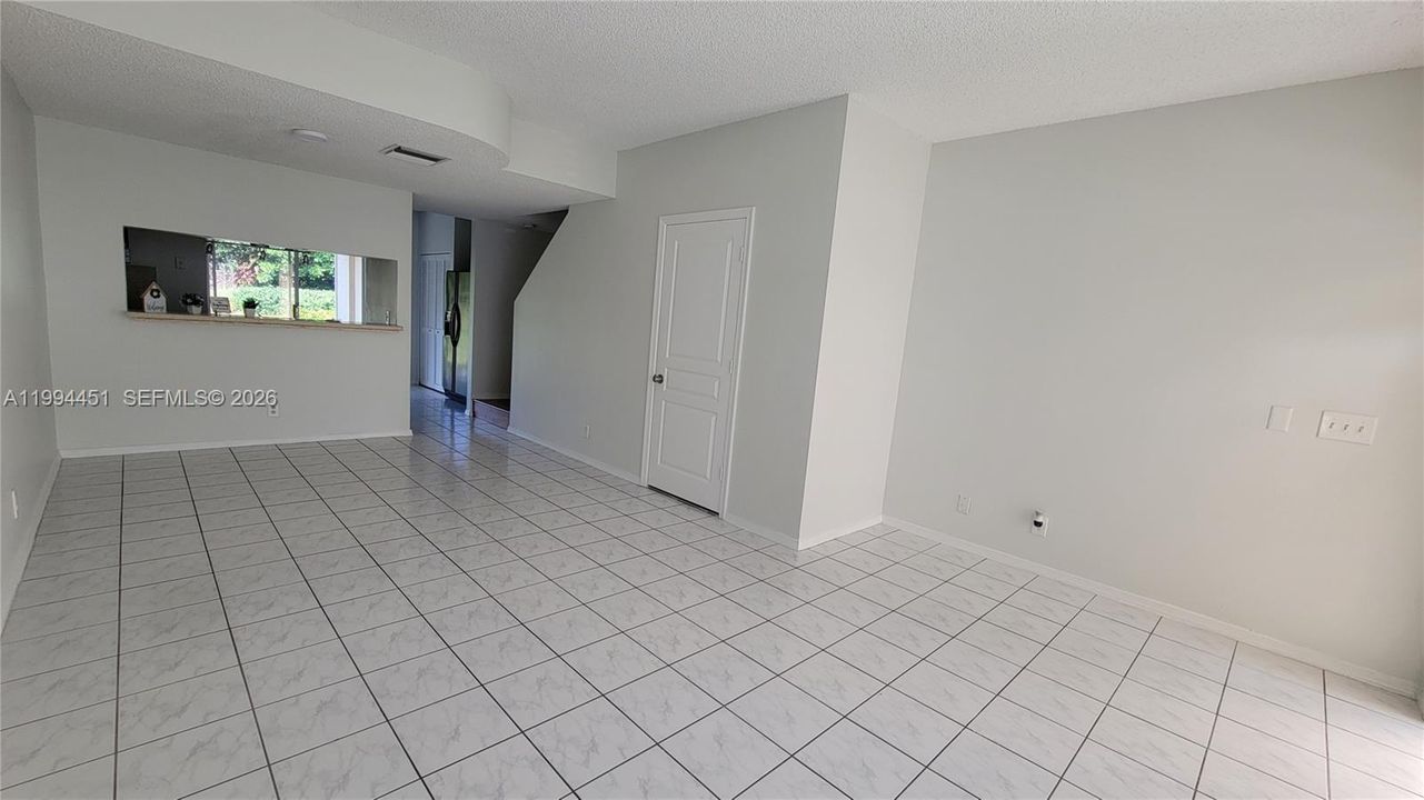 For Sale: $410,000 (2 beds, 2 baths, 1110 Square Feet)