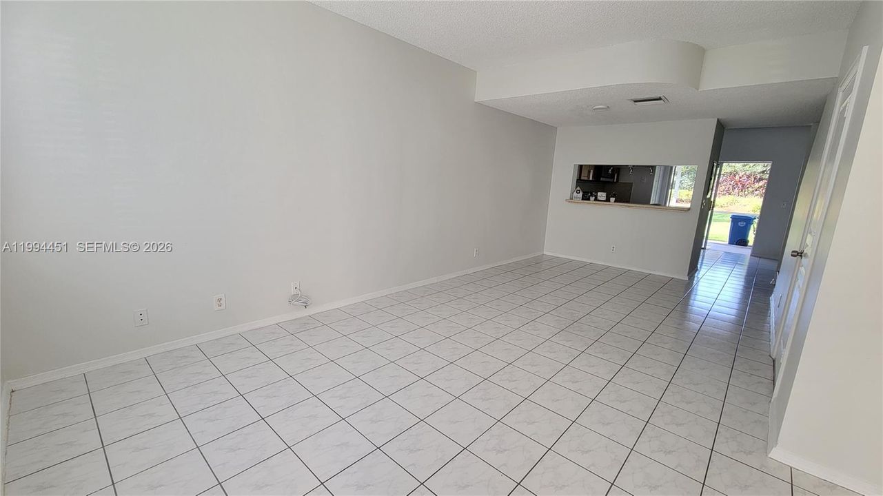 For Sale: $410,000 (2 beds, 2 baths, 1110 Square Feet)