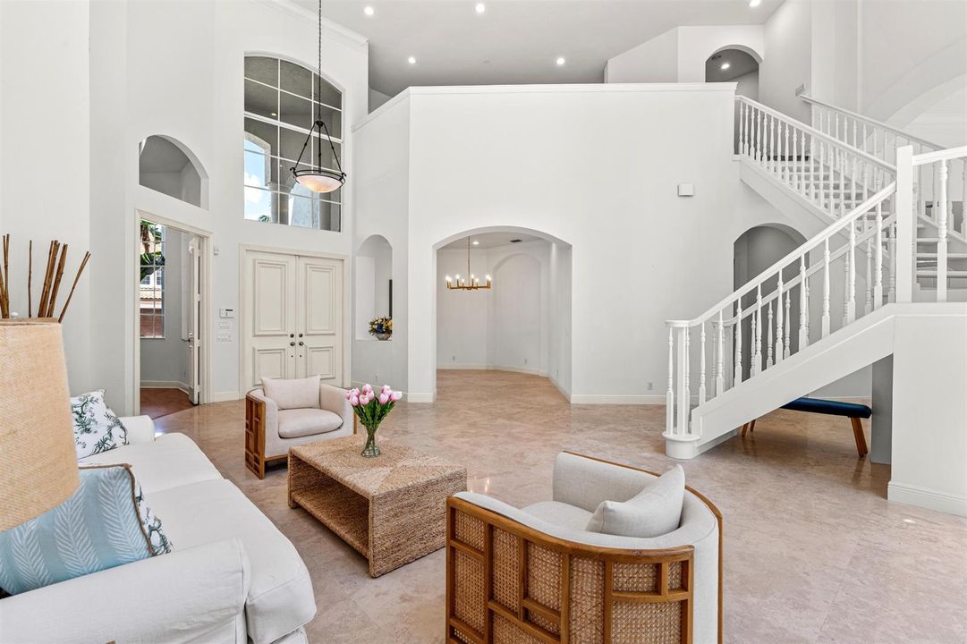 LIVING_TO_FOYER_DT